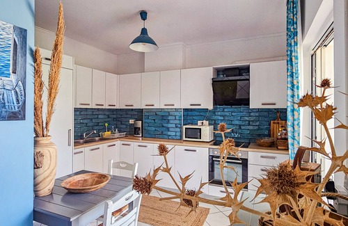 Nea Chora Apartment | Cozy, fully equipped seaview-apartment in Chania only 50m from the sandy beach.