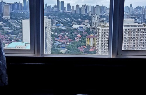 Valencia Condo | Cozy fully furnished deluxe studio condominium Excellent Location
