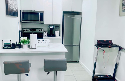 North Central Edmonton Apartment | Cozy & Fully Furnished New Basement Apartment, 6 mins from downtown & Rogers.