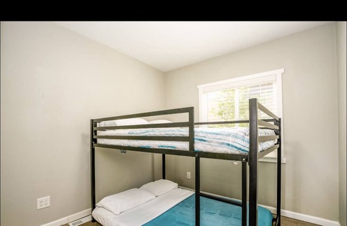 Rainier Valley House | cozy fully remodeled house near Seward Park with AC and free wifi