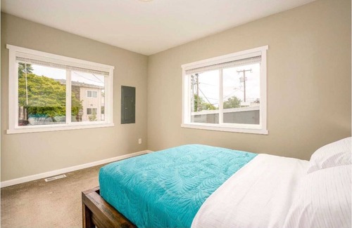 Rainier Valley House | cozy fully remodeled house near Seward Park with AC and free wifi