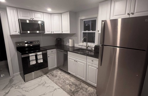 Bantam House | Cozy & fully remodeled 4-bedroom house in fantastic Litchfield with central air