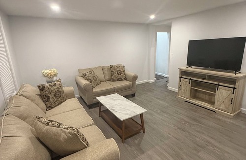 Bantam House | Cozy & fully remodeled 4-bedroom house in fantastic Litchfield with central air