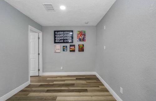 Largo House | Cozy & Fully Renovated FREE Heated Pool Home!