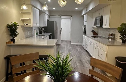 Parkway Central House | Cozy Fun Getaway: Fire Pit, Table Hockey & More!