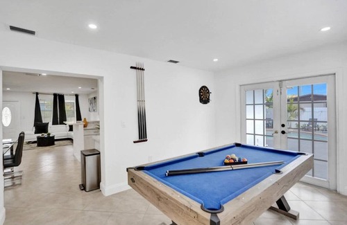 Ives Estates House | Cozy Fun House 4 2 Aventura Stadium Beach