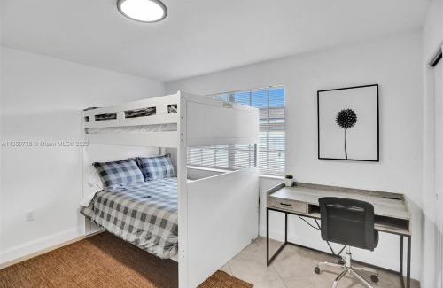 Ives Estates House | Cozy Fun House 4 2 Aventura Stadium Beach