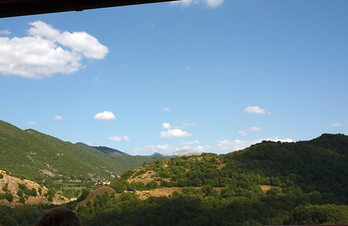 Poggio San Giovanni Apartment | Cozy furnished mountain and lake apartment in a medieval village