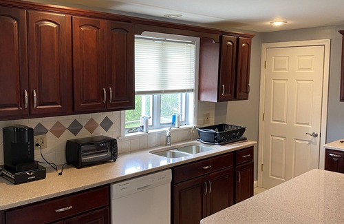Manchester Apartment | Cozy furnished 2 bdrm apt!n