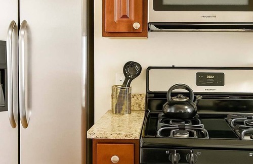 Ravenswood Apartment | Cozy & Furnished 2BR Unit