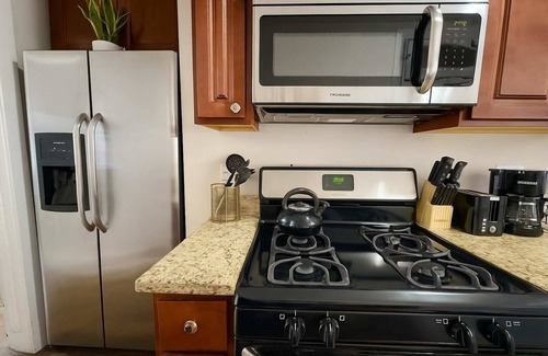 Ravenswood Apartment | Cozy & Furnished 2BR Unit