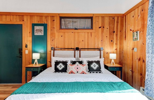Waynesville Hotel | Cozy Furry Lodge King Suite w/King Bed, Coffee Maker, Microwave & Mini Fridge