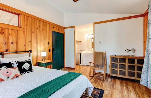 Waynesville Hotel | Cozy Furry Lodge King Suite w/King Bed, Coffee Maker, Microwave & Mini Fridge