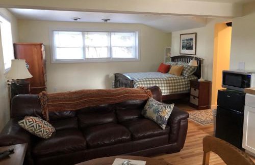 Guilford Apartment | Cozy Garden Apartment Along the Shoreline