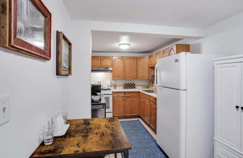 Noble Square Apartment | Cozy Garden Apartment in Chicago