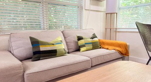 Lake Ridge House | Cozy Garden Bungalow - Pets/Parking/Beach