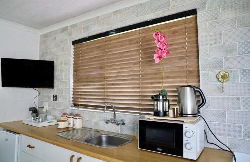 Durbanville Apartment | Cozy Garden Cottage - Durbanville, Cape Town