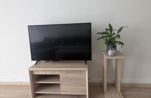 Stonnall House | Cozy garden facing room