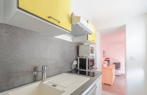 Quartier du Casino Apartment | Cozy Garden Apartment, 50m to Beach, 500m to Shops, WiFi, Sleeps 4