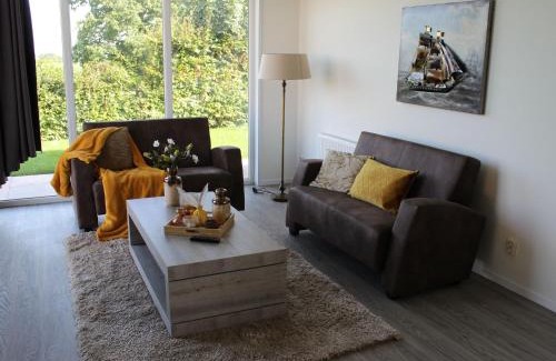 Gasthuis House | Cozy Garden Home w Fireplace