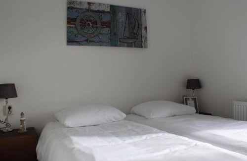 Gasthuis House | Cozy Garden Home w Fireplace