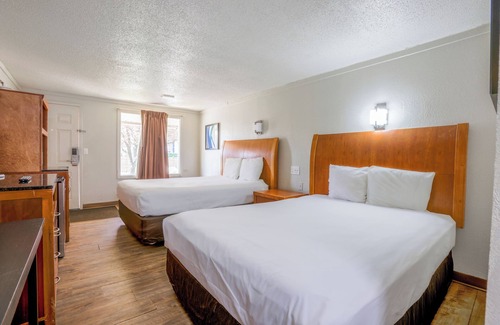 Richmond Hotel | Cozy Garden Inn By OYO Hwy 40 Richmond