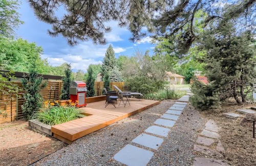 Interurban Park Apartment | Cozy Garden-Lvl Boulder Retreat-Amazing Views!