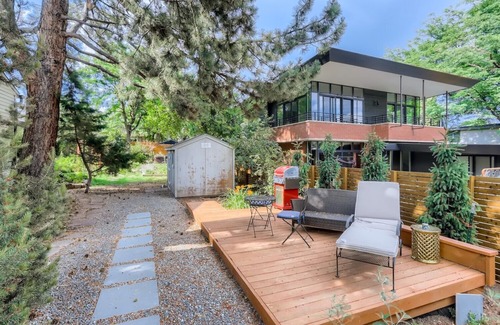 Interurban Park Apartment | Cozy Garden-Lvl Boulder Retreat-Amazing Views!