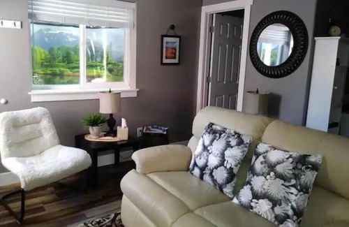 Layton House | "Cozy Garden Retreat" A wonderful exploration!