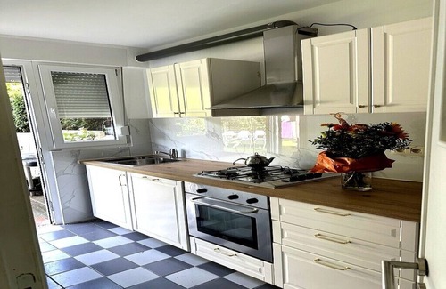 Oosterveld Apartment | Cozy Garden Retreat - Family Friendly Studio with city access