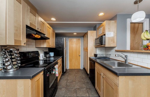 Hastings House | COZY GARDEN SUITE ON TRINITY STREET