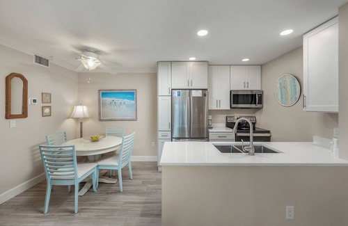 Sanibel Condo | Cozy Garden View 1 bedroom, 1 bath at Sanibel Moorings Resort #922