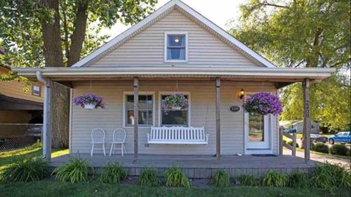 North Chicago House | Cozy Gated Home Walk to Navy Base and Parks