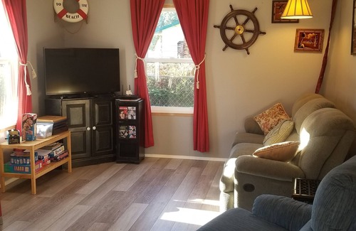 Ocean Park House | Cozy Gated Ocean Park Cabin on the Peninsula with A/C and Wireless Internet