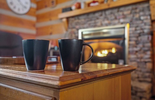Gatlinburg - Pigeon Forge Cabin | Cozy Gatlinburg Cabin – Private Hideaway with Hot Tub, Arcade & Scenic Views
