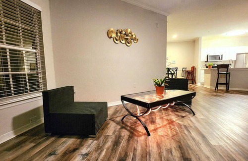 County Line Coalition Apartment | Cozy Gem in Tampa w/all Amenities, Pool, Hot Tub, Gym, Tennis Court!
