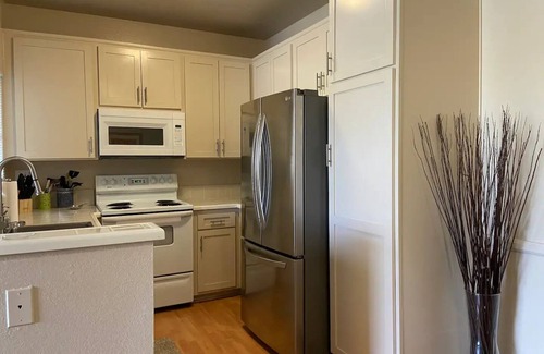 Santa Clarita Condo | Cozy gem in the heart of Santa Clarita.