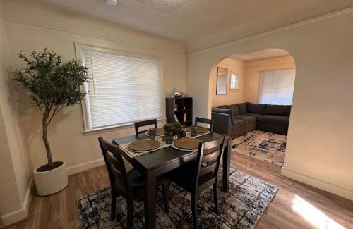Lincoln Park House | Cozy Gem King Bunk Beds Near Major Highways Sleep6