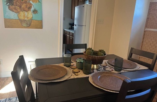 Lincoln Park House | Cozy Gem King Bunk Beds Near Major Highways Sleep6