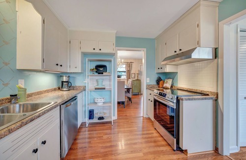 Bellevue House | Cozy Gem Located Between Franklin & Nashville