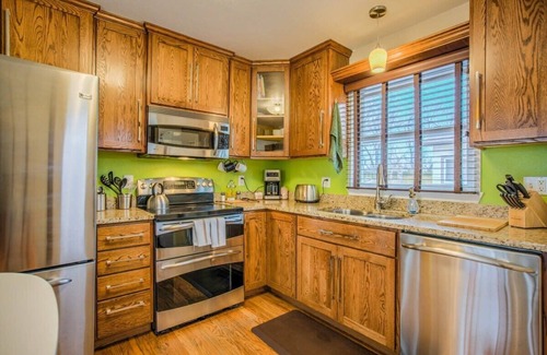 East Colorado Springs House | Cozy Gem, Near Bike Trails & Downtown, Pets OK!