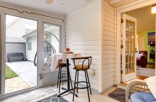Snellville House | Cozy Georgia Retreat w/Air Hockey Table & Sunroom