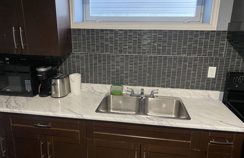 Regina House | Cozy Get-Away Suite