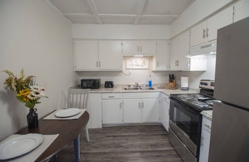 St. Marys Apartment | Cozy get-away within walking distances to bars, restaurants and the water front!