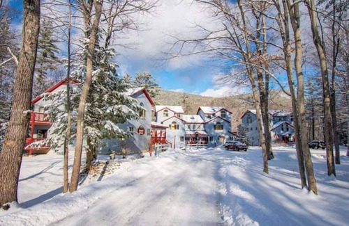 Bartlett House | Cozy getaway at Attitash Mountain Village