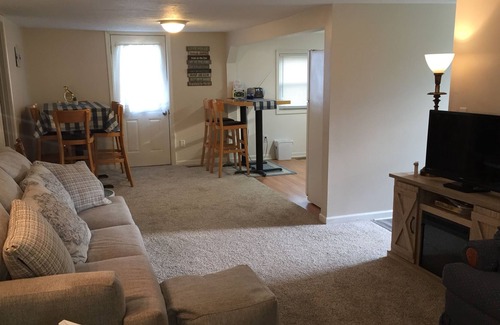 Lake Milton House | Cozy Getaway at Lake Milton Ohio