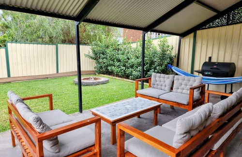 Cranebrook Apartment | Cozy Getaway at the base of the Blue Mountains