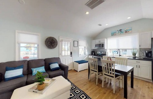 Chesapeake Beach Cottage | Cozy Getaway - Breezy Point Beach & Marina