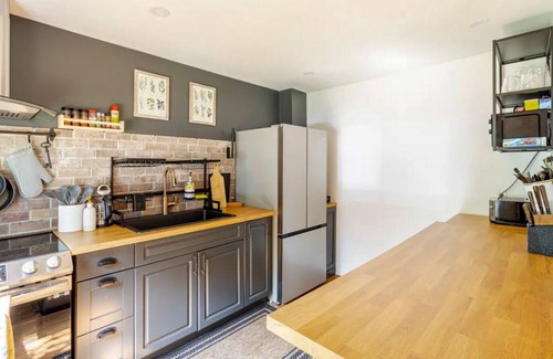 Huntsville House | Cozy Getaway close to Arrowhead & downtown Huntsville. Pet-Friendly.