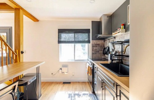 Huntsville House | Cozy Getaway close to Arrowhead & downtown Huntsville. Pet-Friendly.